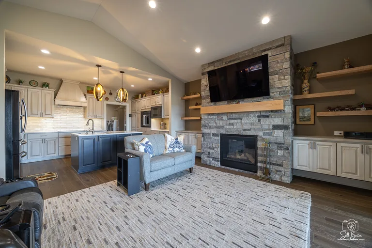 LIVING ROOM 2a.jpg